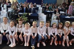 zdjęcie przedstawia przedszkolaki na widowni